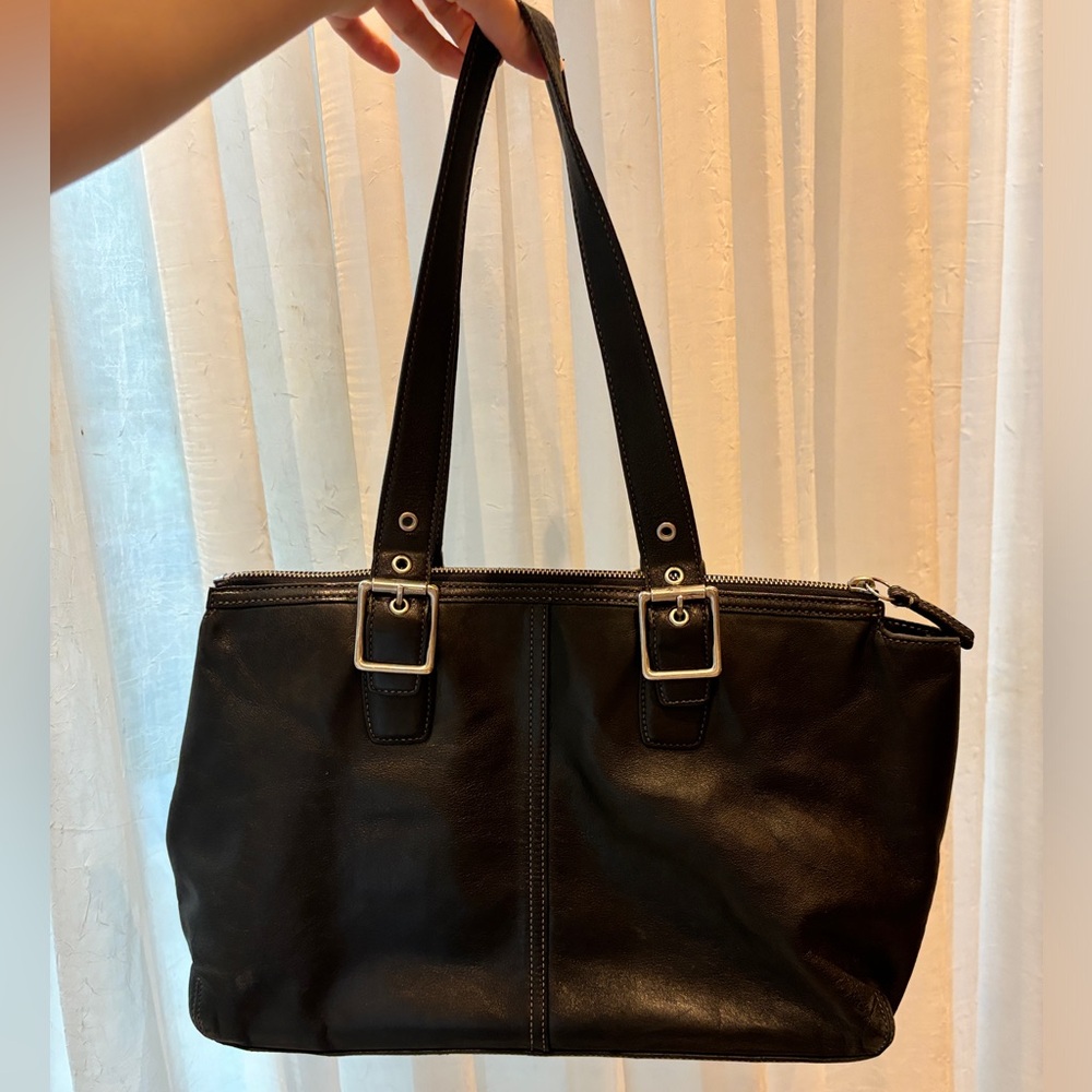 Vintage Coach Authentic Leather Shoulder Bag
No. G33-0554